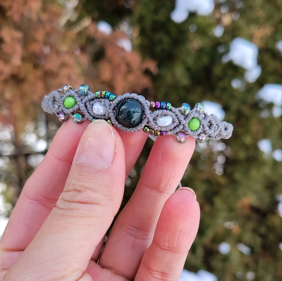 Bohemian Healing Crystal Beaded Adjustable Macrame Bracelet - Picture 4 of 5